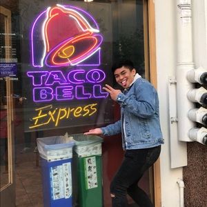 Meet your Posher, Cyrll